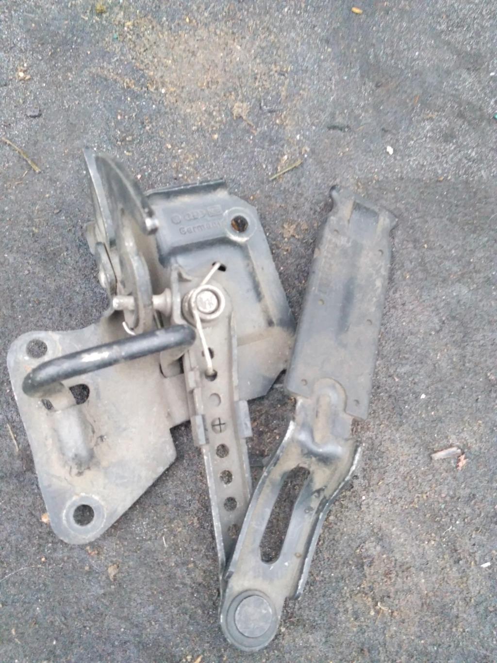 замок капота Audi A6 4B/C5 1999, 1.9 л., TDi, дизель, седан, 4B0823480E, . - фото №1