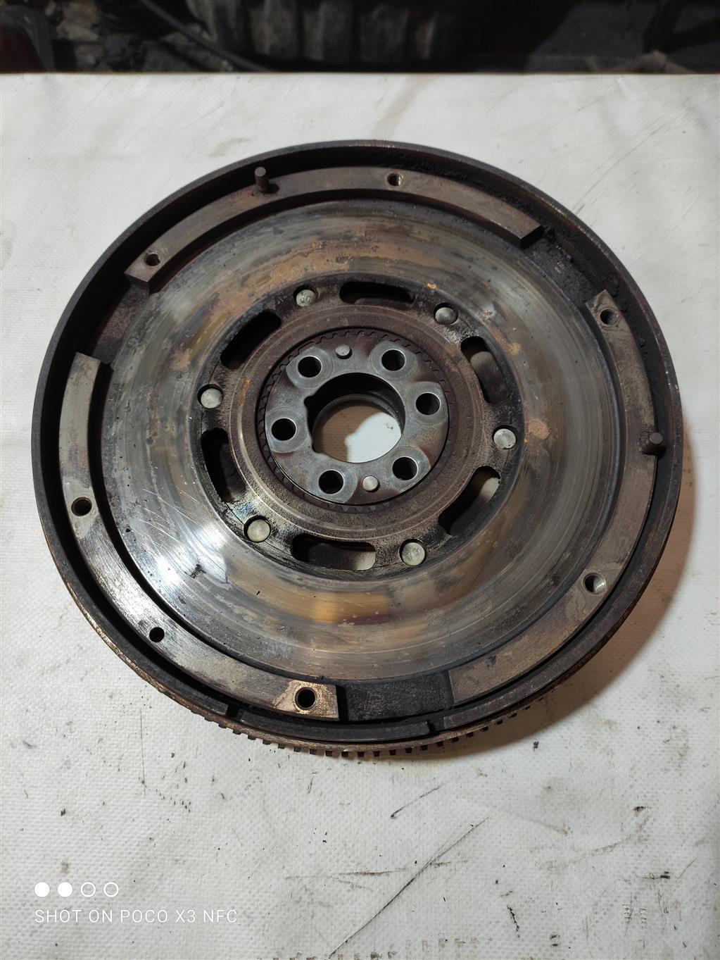 маховик Volkswagen Passat B5 1998, 1.8 л., бензин, седан, 058105266G, AWT, AWM, 058105266H, 06B141117D, ALT, AMB, AWA, ATW, ANB, APU, AVJ, AEB, APT, 06B105266A, BFB, BEX, ADR, ALZ, 06B105266F, 06B141117A, 06B141117C, 415003010 - фото №1