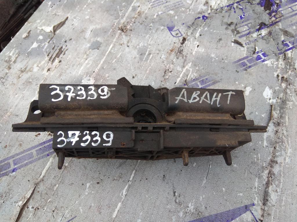 замок багажника Audi A6 4B/C5 2000, 2.5 л., TDi, дизель, седан, 4B0827565F, 4B0827565J, 4B0827565G, 8D9827565C, 8D9827565D, . - фото №1