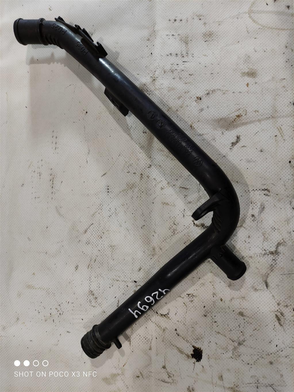 патрубок (трубопровод, шланг) Volkswagen Passat B7 2013, 1.6 л., TDi, дизель, седан, 03L121065AJ, CFFB, CFGB, CAYC, CLLA, CFGC, CCFA, CAYB, . - фото №1