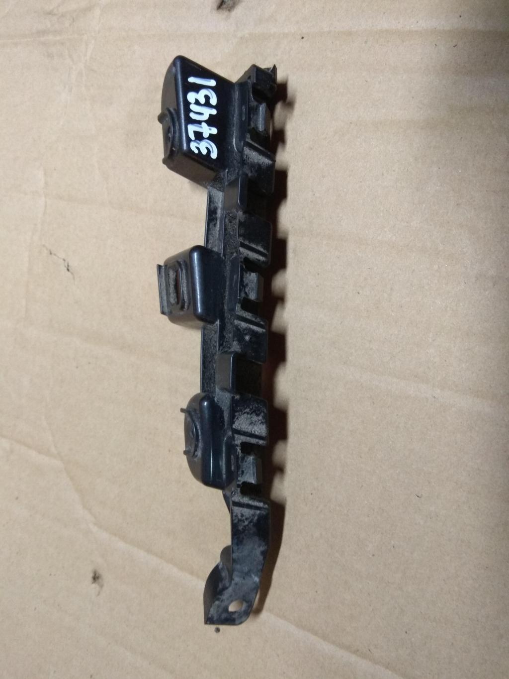 крепление ( кронштейн ) крыла Volkswagen Passat B7 2011, 2.0 л., TDi, дизель, универсал, 3AA807184, . - фото №1
