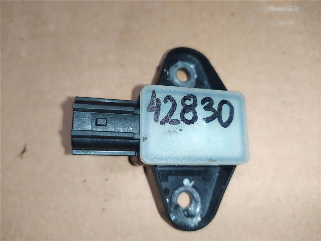 датчик удара Volkswagen Passat B7 2013, 2.0 л., бензин, седан, 5N0959354, 5N0959354D, 5N0959354C, . - фото №1