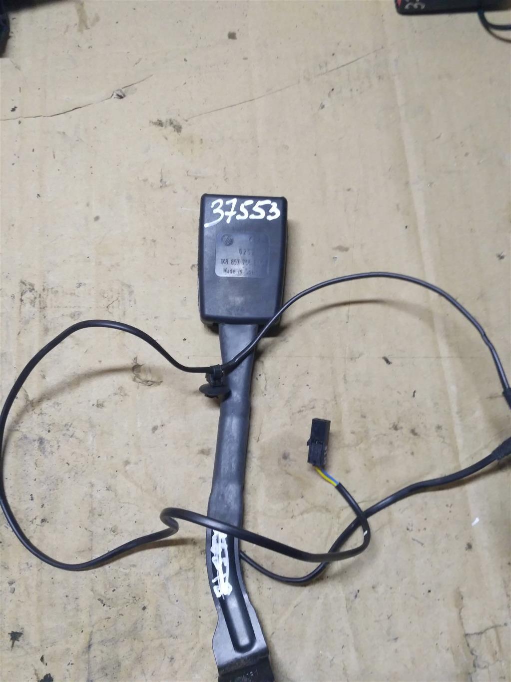 замок ремня безопасности Volkswagen Passat B7 2011, 2.0 л., TDi, дизель, универсал, 1K8857756B, . - фото №1