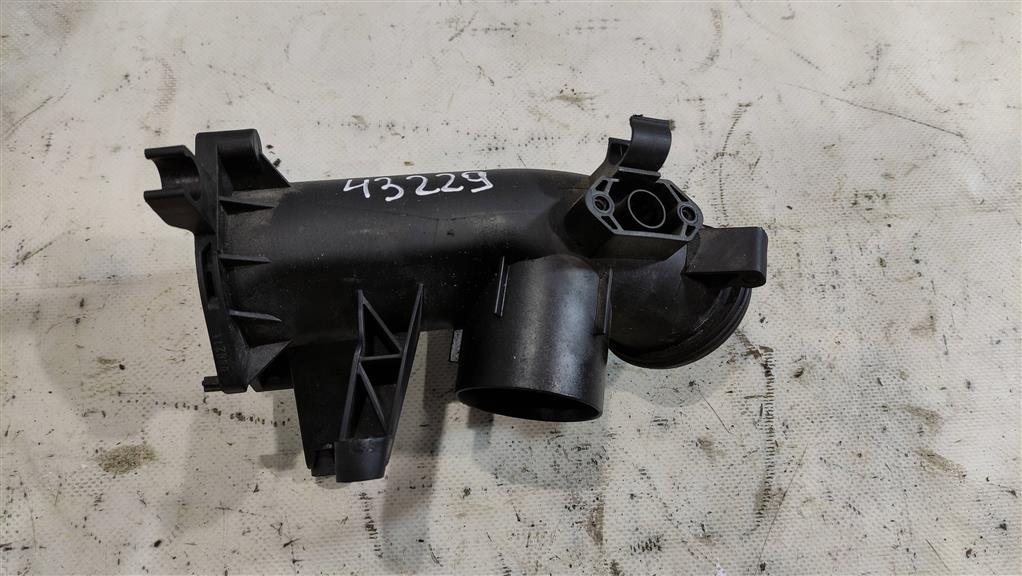 патрубок (трубопровод, шланг) Volkswagen Passat B7 2013, 1.4 л., бензин, седан, BLG, BMY, 03C145861D, 03C145861E, CAVD, CTHA, CTHE, CAVE, 03C145861F - фото №1