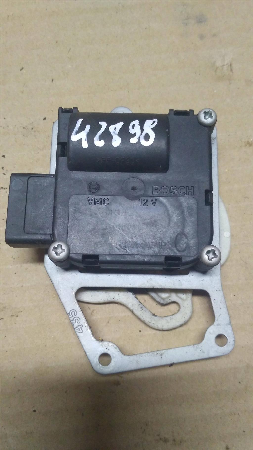 моторчик заслонки печки Audi A6 4F/C6 2006, 3.2 л., бензин, седан, 0132801369, 4F0820511B, . - фото №1