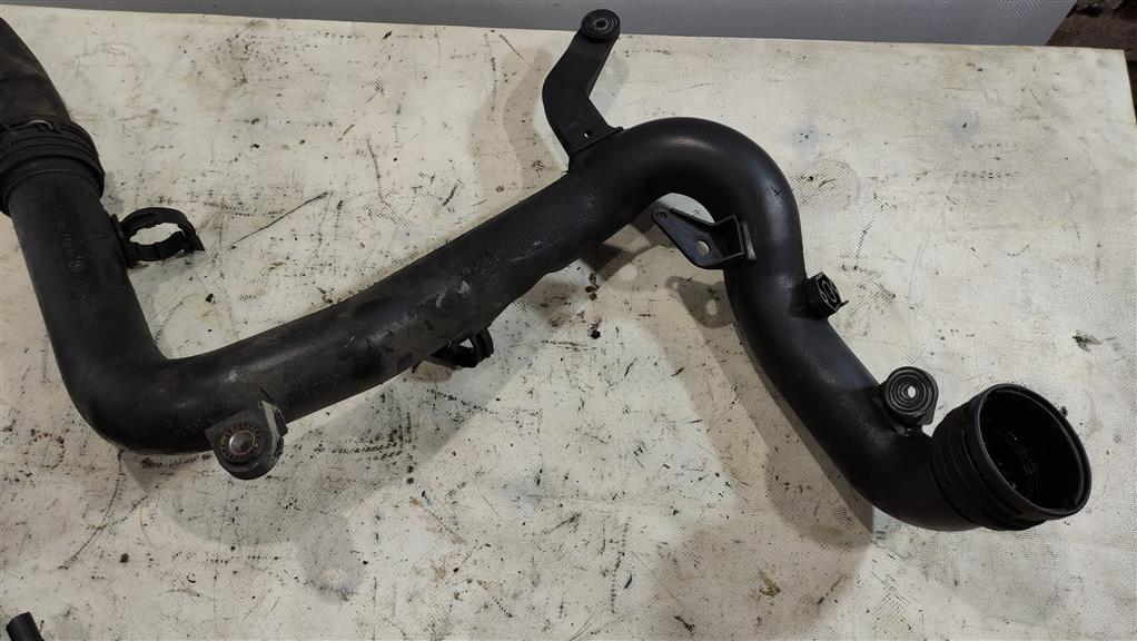 патрубок (трубопровод, шланг) Volkswagen Passat B6 2007, 2.0 л., TDi, седан, 1K0145770B, BMP, BXE, BLS, BMR, BKP, BMA, BUZ, 1K0145762BP, 1K0145762CR, 1K0145762AT - фото №1