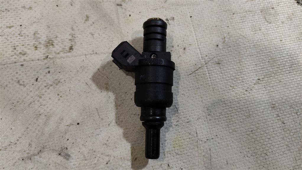 форсунка Audi A3 8L 1999, 1.8 л., бензин, хетчбэк 5 дв., 06A906031D, AVU, AUM, AQY, AGU, AGN, AEH, AKL, ARZ, AZH, APK, APF, . - фото №1