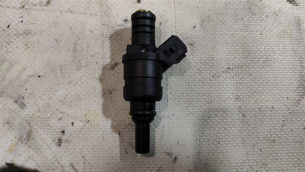 форсунка Audi A3 8L 1999, 1.8 л., бензин, хетчбэк 5 дв., 06A906031D, AVU, AUM, AQY, AGU, AGN, AEH, AKL, ARZ, AZH, APK, APF, . - фото №1