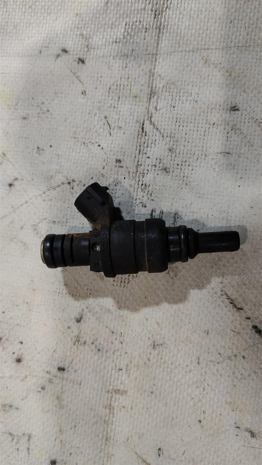 форсунка Audi A3 8L 1999, 1.8 л., бензин, хетчбэк 5 дв., AVU, AUM, 06A906031AF, AQY, AGU, AGN, AEH, AKL, ARZ, AZH, APK, APF, . - фото №1