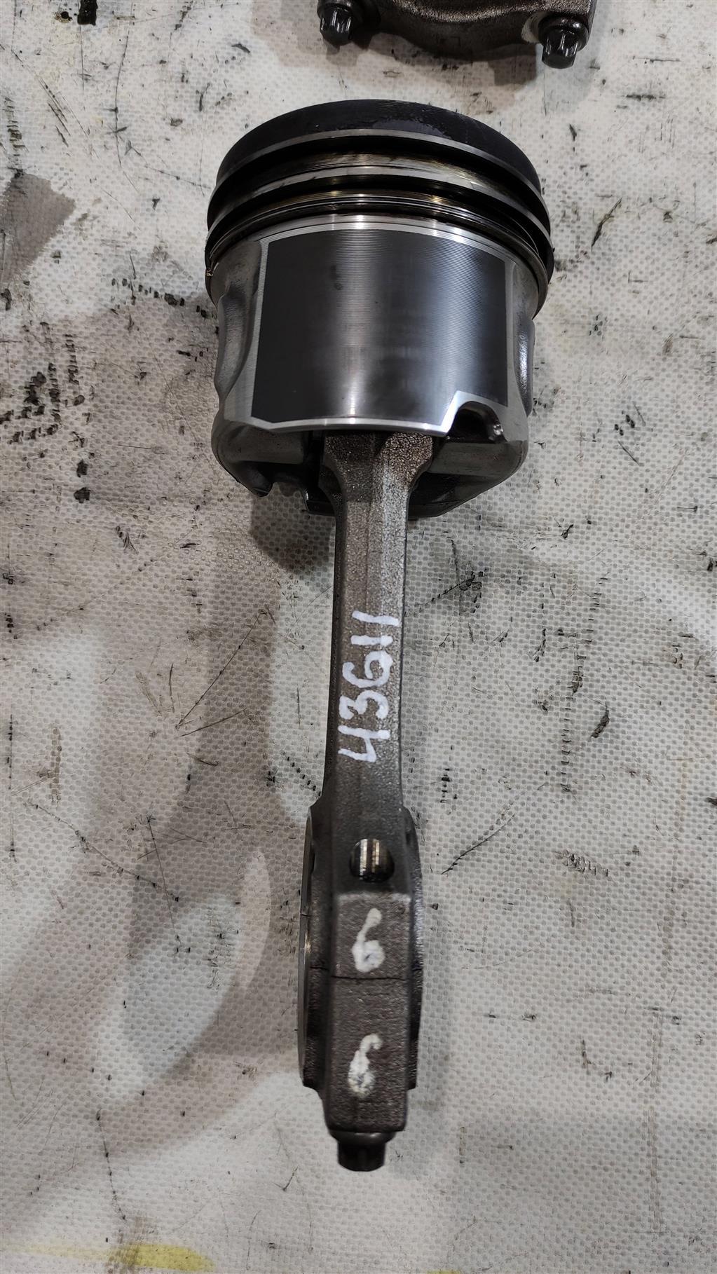 поршень BMW X5 F15 2015, 3.0 л., дизель, внедорожник 5 дв., N57D30A, 8508023, 7812585, . - фото №1