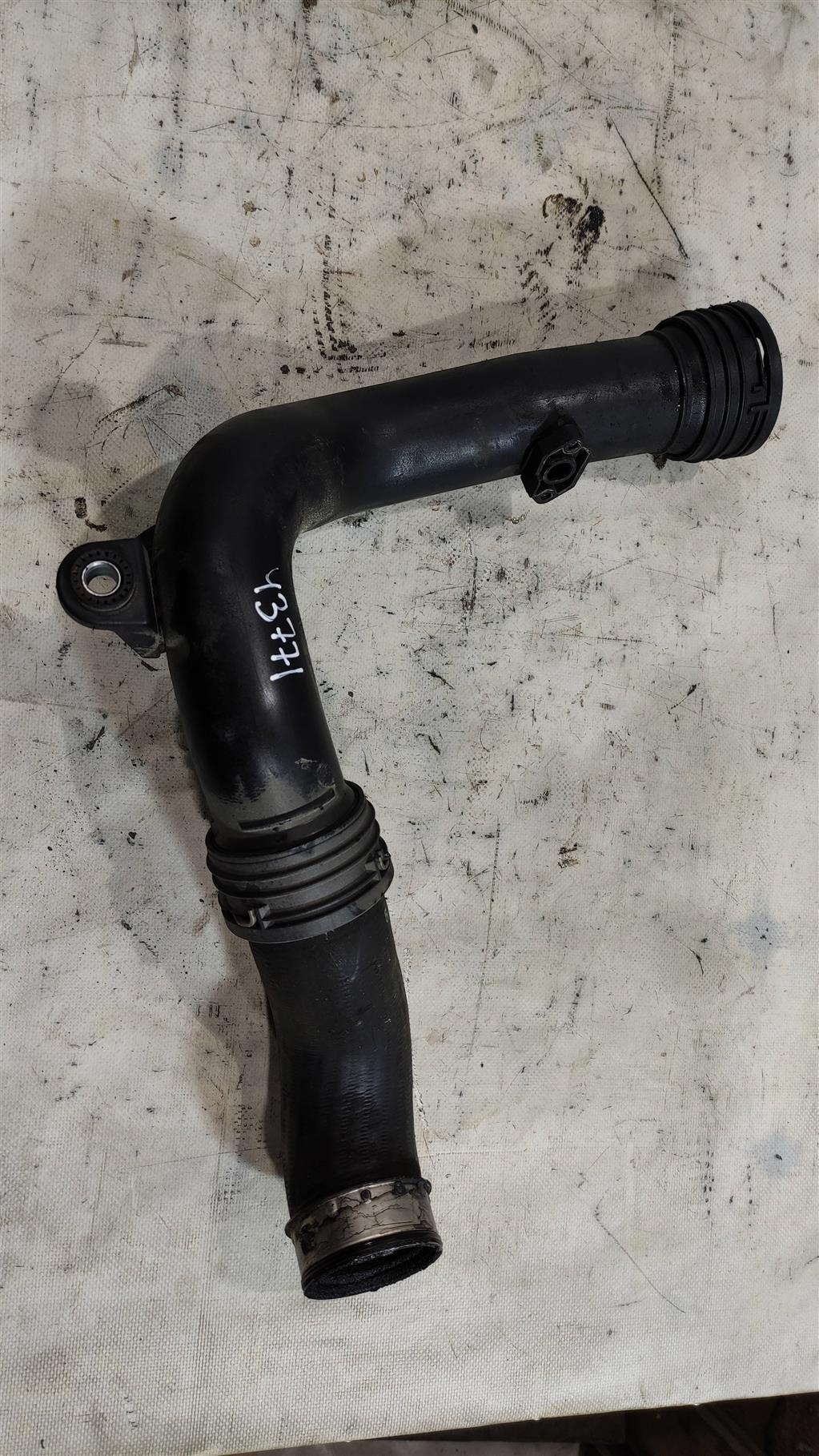 патрубок (трубопровод, шланг) Volkswagen Jetta 5 поколение 2006, 2.0 л., TDi, дизель, седан, 1K0145770D, 1K0145762L, BKD, BXE, AZV, 1K0145762AD, 1K0145762AG, 1K0145762BA - фото №1