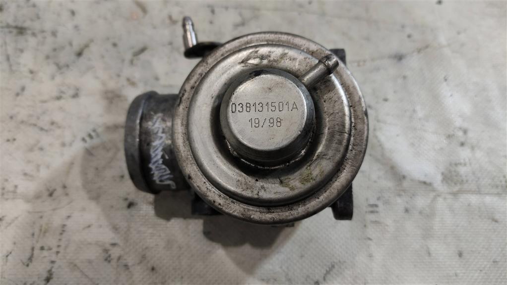 клапан EGR Volkswagen Polo 4 поколение 2003, 1.4 л., TDi, дизель, хетчбэк 5 дв., 038131501M, 045131501C, 038131501A, AHF, ALH, ATD, ARG, 038131501AR, 038131501E, 045131501L, ASV - фото №1
