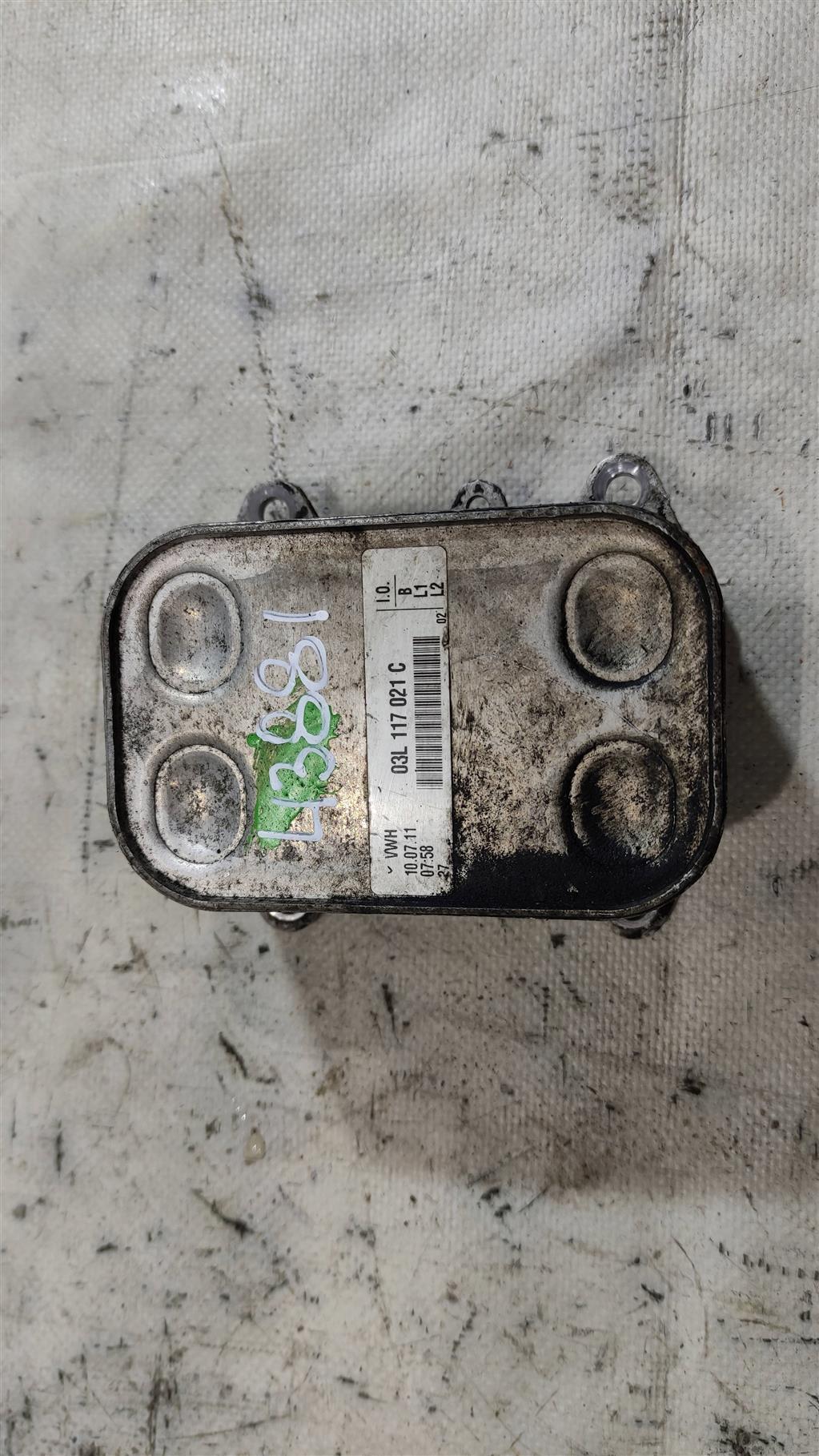 радиатор масляный Audi A6 4G/C7 2013, 2.0 л., TDi, дизель, седан, 03L117021C, 03L115389C, 03L115389H, CFFA, CFFB, CGLC, CMGB, CFHD, CFHF, CFHE, CJCB, CGLD, CAYB, 03L115389G, CSUB, CFFE, CFWA, CKUB, . - фото №1