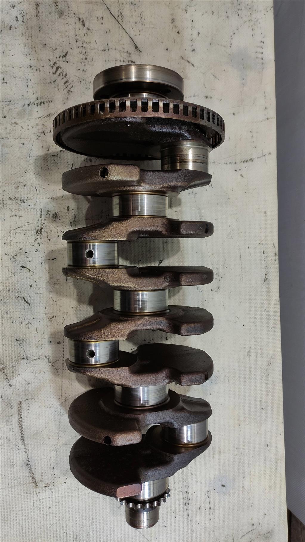 коленвал Volkswagen Passat B6 2006, 2.0 л., бензин, седан, BVZ, BVY, BPY, BLR, BLX, BLY, 06A105021AR, BVX, AXX, BWA, . - фото №1