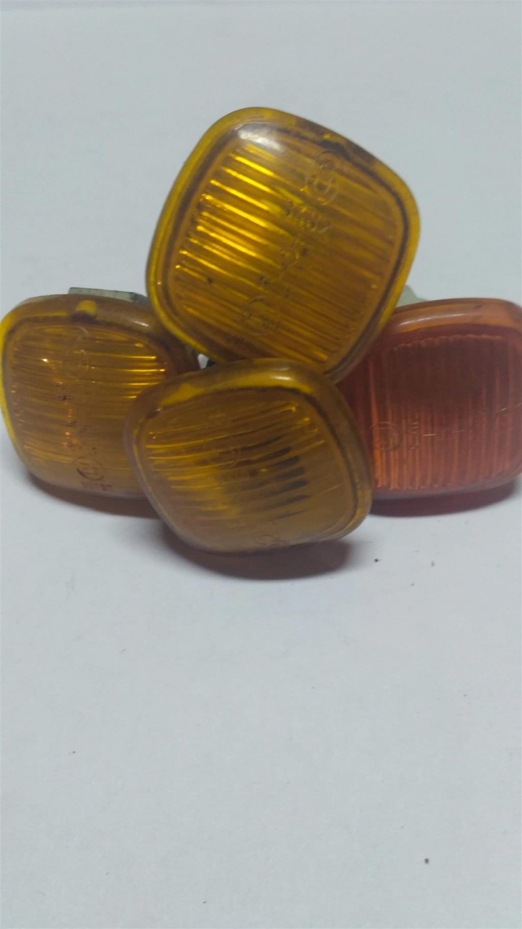 повторитель передний левый Audi A6 4A/C4 1997, 1.8 л., бензин, седан, 4D0949127B, . - фото №1