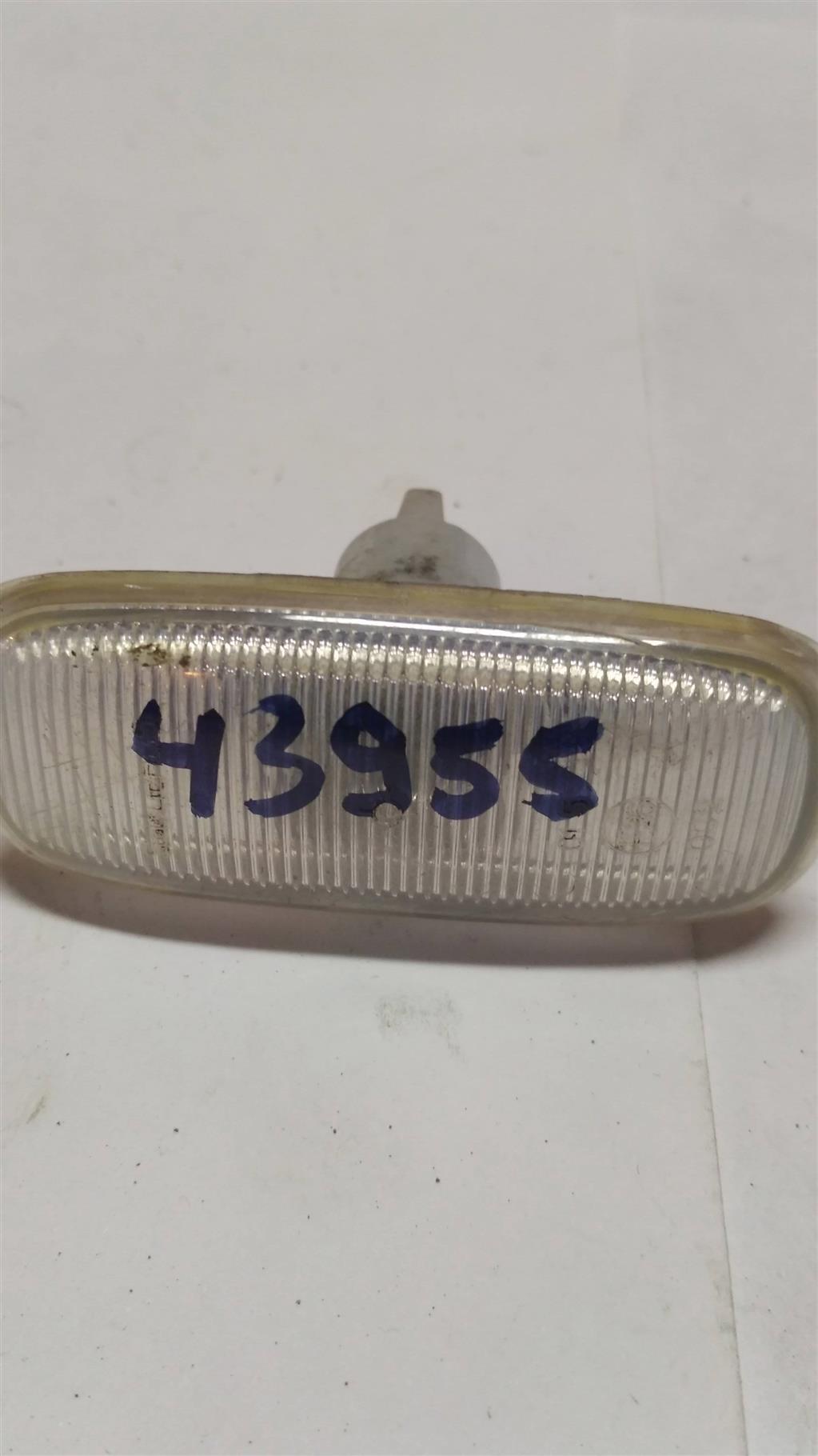 повторитель передний левый Audi A6 4B/C5 2000, 1.9 л., TDi, дизель, седан, 4B0949127, 4B0949127A, . - фото №1