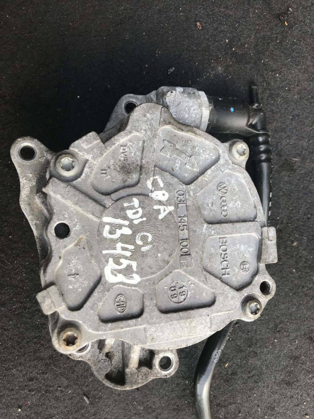 насос вакуумный Volkswagen Jetta 6 поколение 2012, 2.0 л., TDi, дизель, седан, 03L145100F, 03L145100, CBAA, CBAB, CBDC, CLCA, CFF, CFG, CGLC, CMGB, CFJA, CJAA, CFHC, CBDA, CAYD, CAYE, CEGA, CLJA, CLLB, CJCA - фото №1