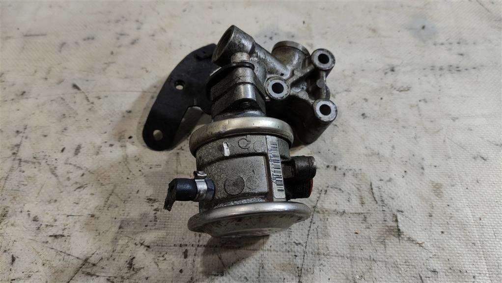 клапан EGR Volkswagen Golf 4 поколение 2001, 1.8 л., бензин, хетчбэк 5 дв., AUM, 06A131102A, AUQ, . - фото №1