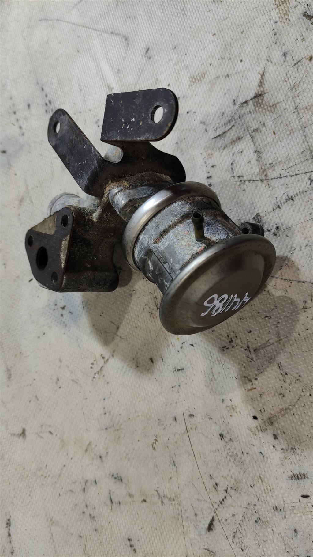клапан EGR Volkswagen Golf 4 поколение 2001, 2.0 л., бензин, хетчбэк 5 дв., 06A131229, AQY, AZH, APF, 022131101F, 06A131229C - фото №1