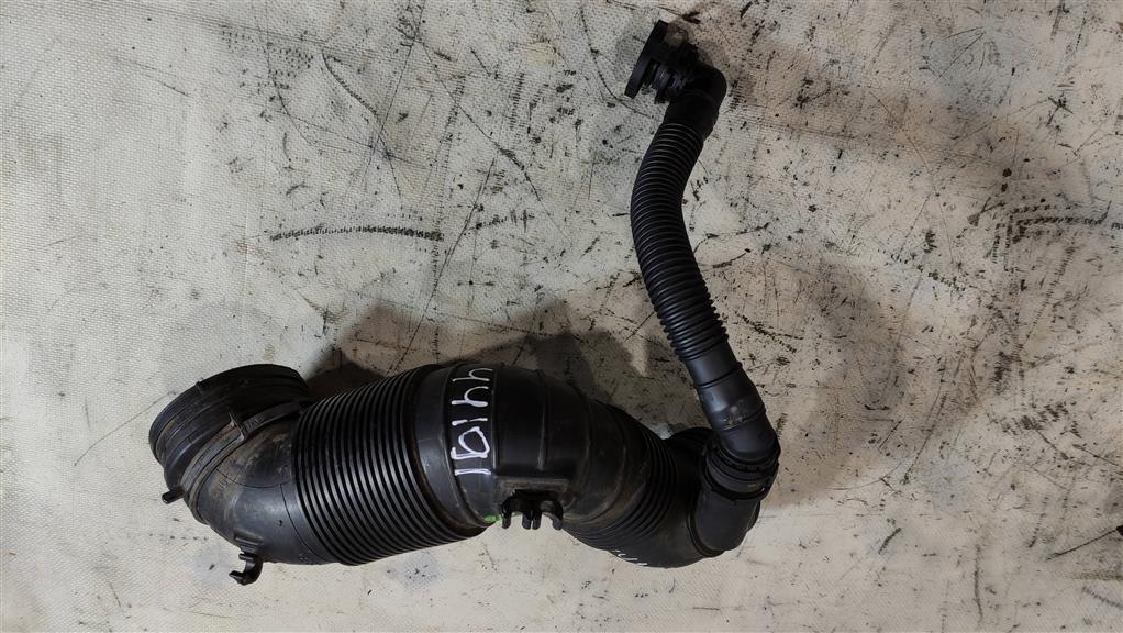 патрубок (трубопровод, шланг) Volkswagen Jetta 5 поколение 2008, 2.0 л., TDi, дизель, седан, 3C0129654P, 3C0129654AJ, BMN, CBAA, CBAB, CBDC, CBBB, CFFA, CFFB, CLCA, CFGB - фото №1