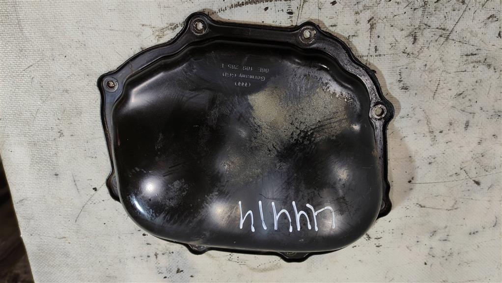 крышка двигателя передняя Audi A6 4F/C6 2006, 3.2 л., бензин, седан, BPK, AUK, 06E109285F, BKH, BYU, . - фото №1