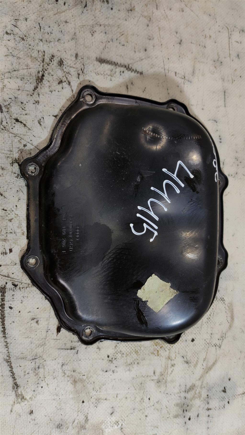 крышка двигателя передняя Audi A6 4F/C6 2006, 3.2 л., бензин, седан, BPK, AUK, 06E109286F, BKH, BYU, . - фото №1
