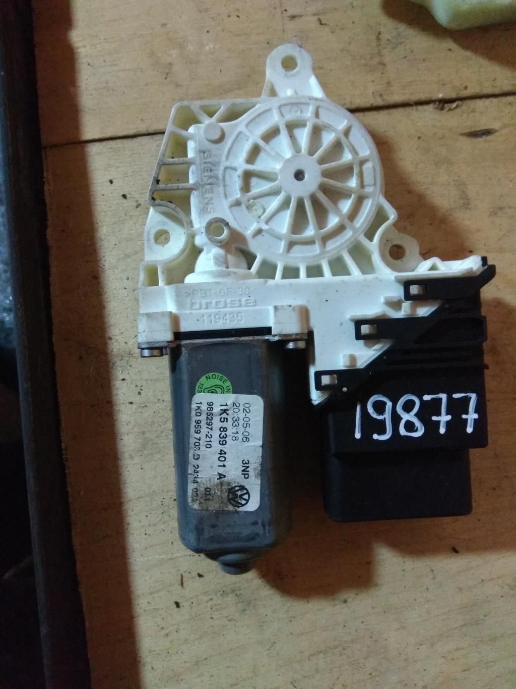 моторчик стеклоподъемника задний левый Volkswagen Jetta 5 поколение 2006, 2.0 л., TDi, дизель, седан, 1K0959703D, . - фото №1