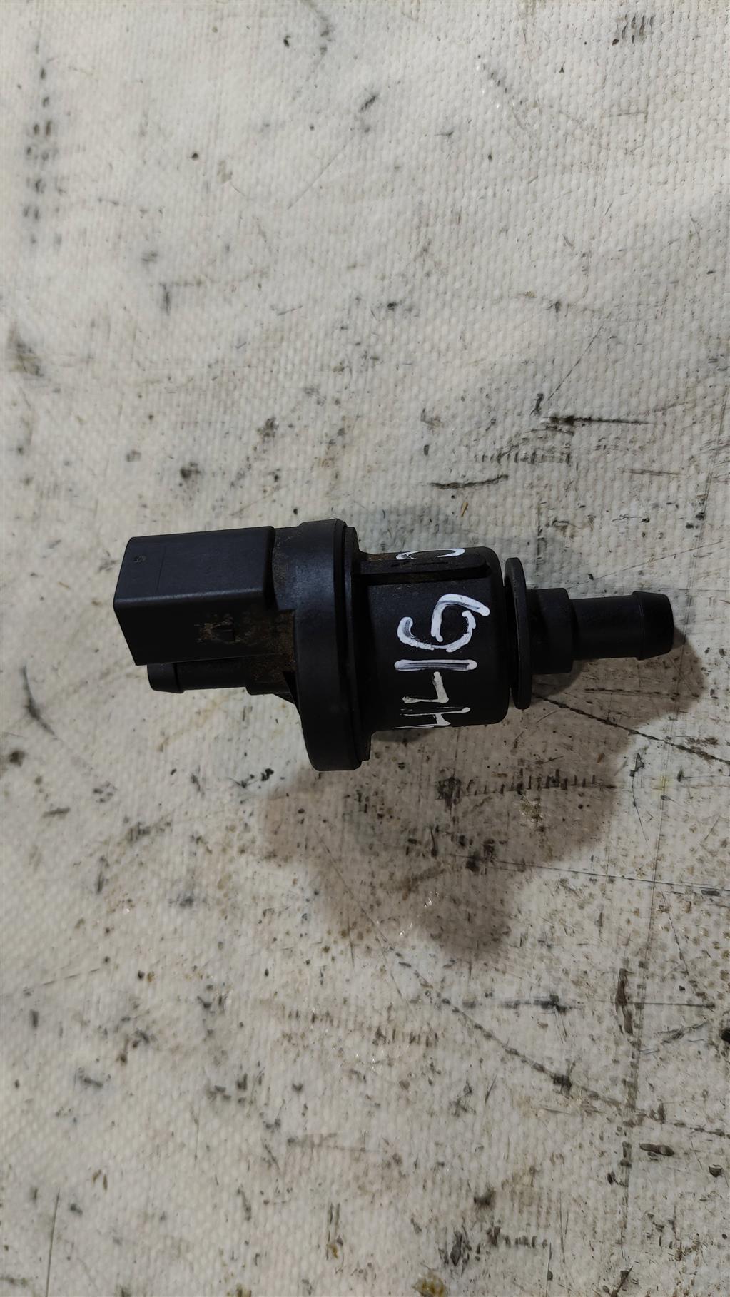 клапан вентиляции топливного бака Mercedes-Benz A-Класс W168 2000, 1.6 л., бензин, хетчбэк 5 дв., 166.960, A0004764532, . - фото №1