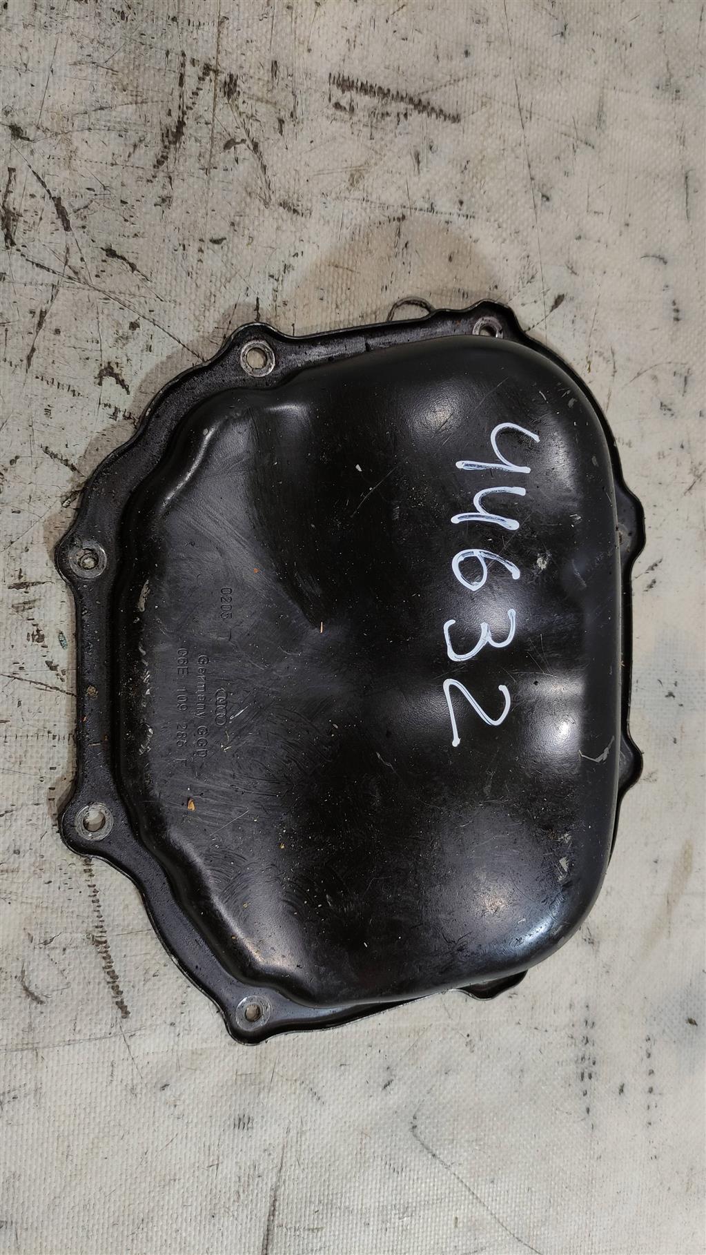 крышка двигателя передняя Audi A6 4F/C6 2006, 3.2 л., бензин, седан, BPK, AUK, 06E109285F, BKH, BYU, . - фото №1