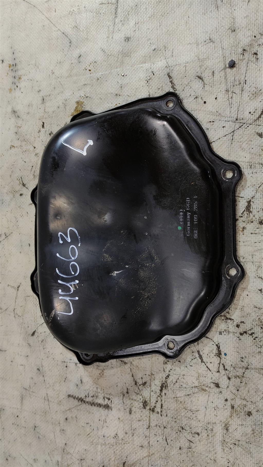 крышка двигателя передняя Audi A6 4F/C6 2006, 3.2 л., бензин, седан, BPK, AUK, 06E109285F, BKH, BYU, . - фото №1