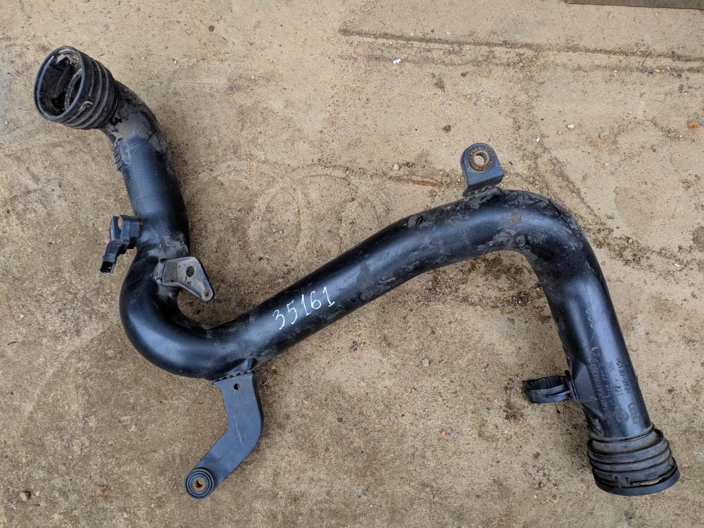 патрубок интеркулера Volkswagen Passat B6 2006, 1.9 л., TDi, дизель, седан, 1K0145770B, BKC, BXE, 1K0145762BP, 1K0145762CR, 1K0145762AT - фото №1