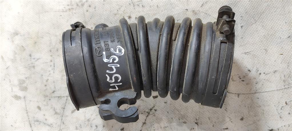 патрубок воздушного фильтра Mazda 3 BK 2005, 2.0 л., бензин, седан, L83713221, LF2.0, . - фото №1