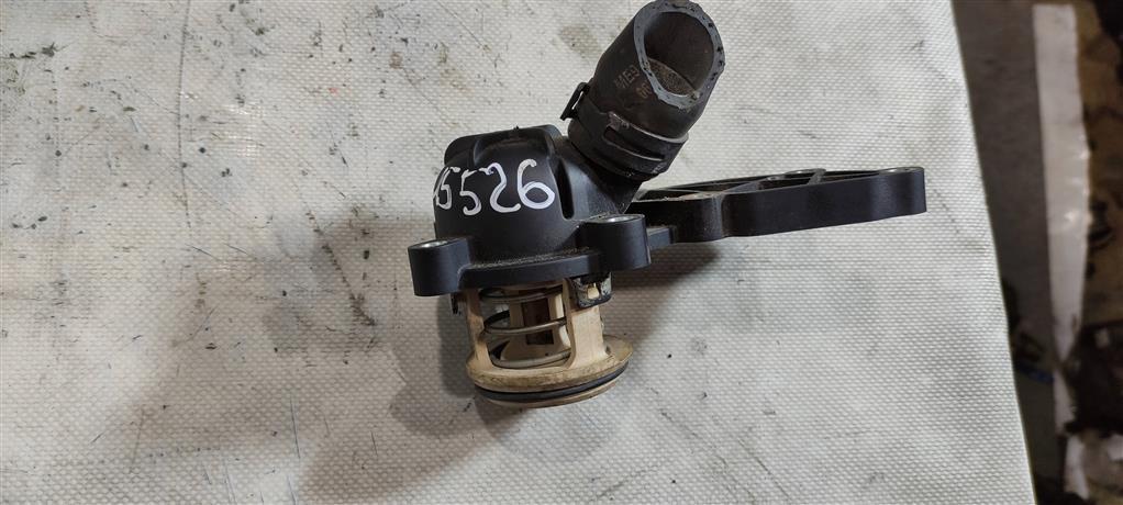 корпус термостата Audi A6 4F/C6 2006, 3.2 л., бензин, седан, AUK, BDW, 06E121111D, BKH, BYU, BDX, . - фото №1