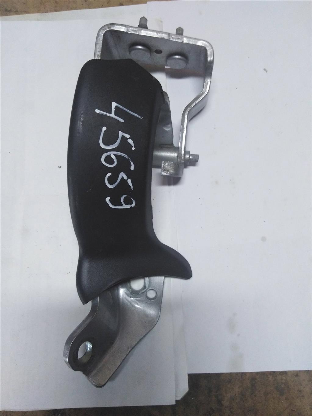 петля крышки багажника Audi A6 4F/C6 2006, 2.0 л., бензин, универсал, 4F9827300D, . - фото №1