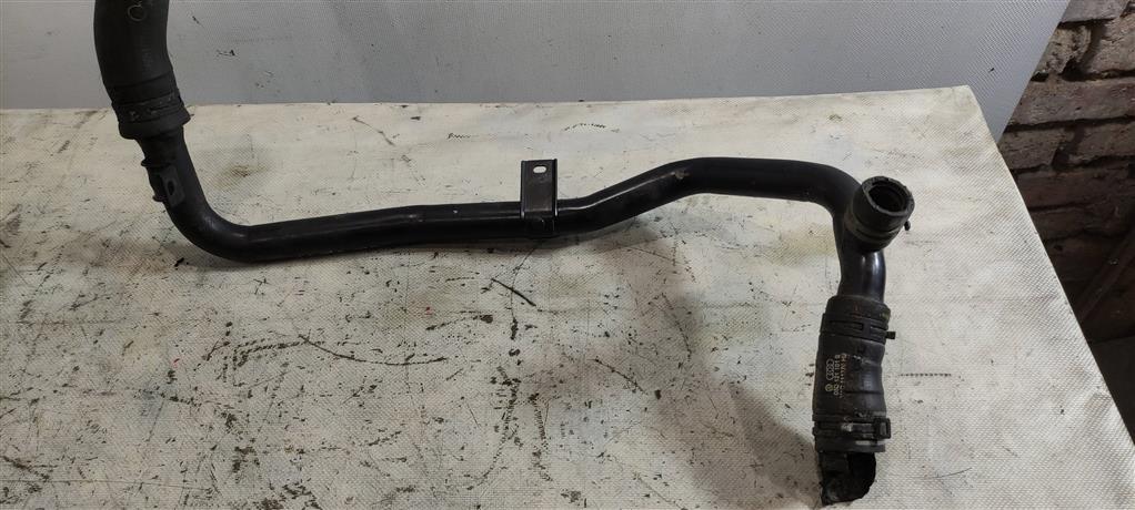 трубка охлаждающей жидкости Audi A4 B7 2006, 2.0 л., бензин, седан, 06D121071R, . - фото №1