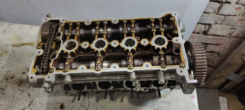 головка блока цилиндров Audi A4 B7 2006, 2.0 л., бензин, седан, ALT, . - фото №1