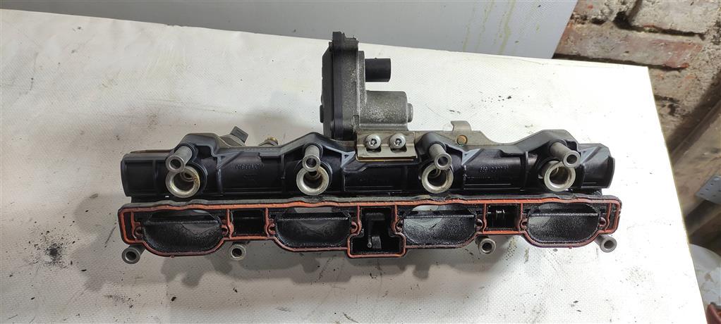 коллектор впускной Volkswagen Passat B6 2006, 2.0 л., TFSI, бензин, седан, 06D133209T, 06D133209S, BVZ, BVY, BLR, BLX, BLY - фото №1