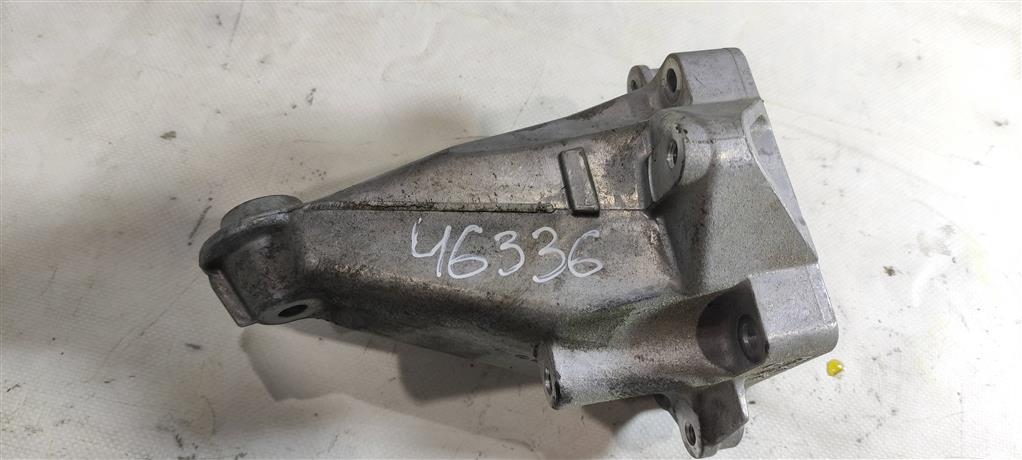 кронштейн двигателя Mercedes-Benz E-Класс W212/S212/C207/A207 2012, 1.8 л., бензин, седан, 271.860, A2712232704, . - фото №1