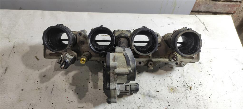 коллектор впускной Volkswagen Passat B6 2006, 2.0 л., TFSI, бензин, седан, 06D133209T, 06D133209S, BVZ, BVY, BLR, BLX, BLY - фото №1