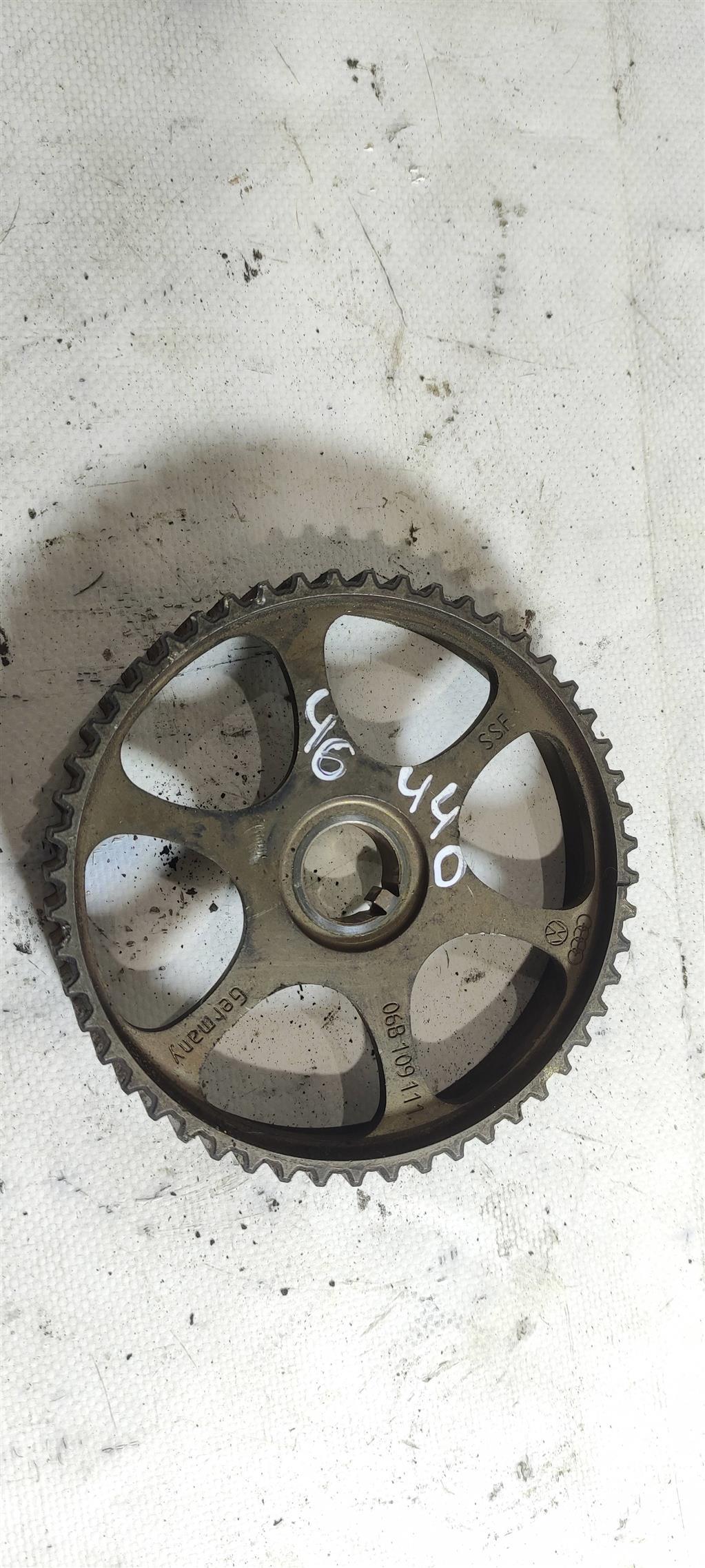 шкив распредвала Volkswagen Passat B5 1998, 1.8 л., бензин, седан, 06B109111, AWC, AUM, AGU, AUQ, AGN, ARZ, APP, APY, ARX, APG, . - фото №1