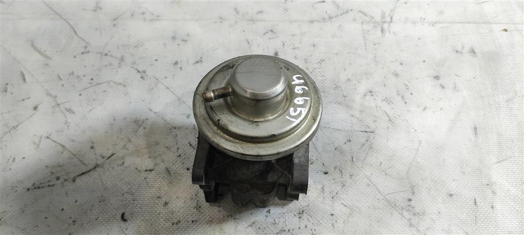 клапан EGR Volkswagen Caddy 2 поколение 1999, 1.9 л., TDi, дизель, фургон, 038131501M, 045131501C, 038131501A, AHF, ALH, ATD, ARG, 038131501AR, 038131501E, 045131501L, ASV - фото №1