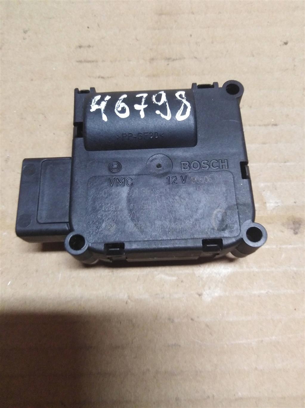 моторчик заслонки печки Audi A6 4F/C6 2006, 3.2 л., бензин, седан, 4E0820511, 0132801369, 4F0820511B, . - фото №1