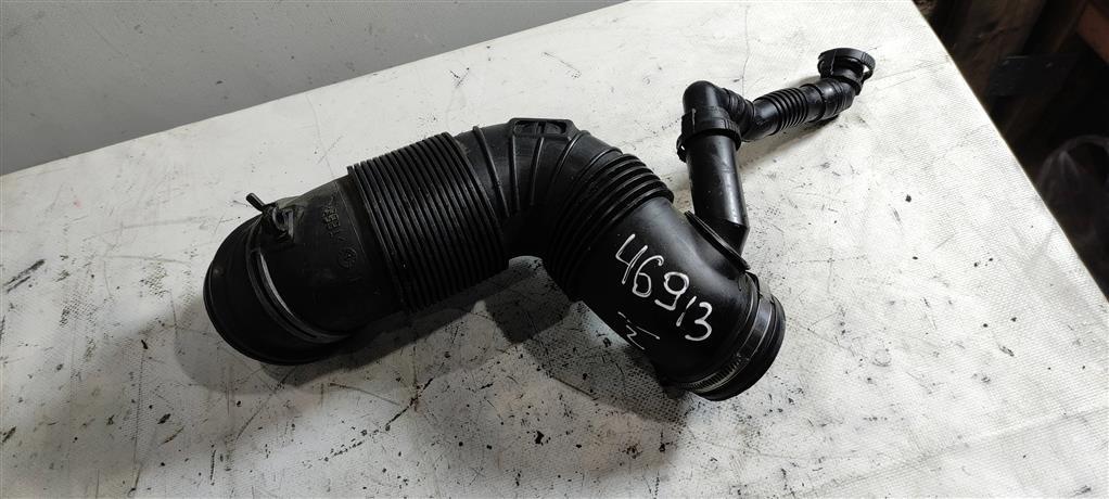 патрубок (трубопровод, шланг) Volkswagen Jetta 5 поколение 2008, 2.0 л., TDi, дизель, седан, 3C0129654P, 3C0129654AJ, BMN, CBAA, CBAB, CBDC, CBBB, CFFA, CFFB, CLCA, CFGB - фото №1