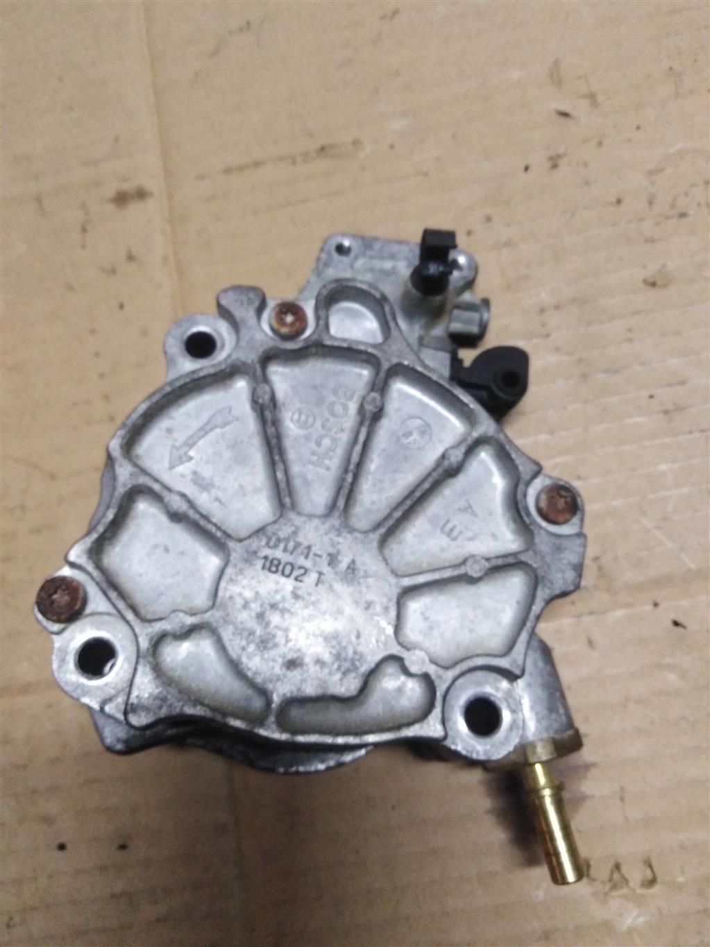 насос вакуумный Peugeot 4007 1 поколение 2011, 2.2 л., HDi, дизель, внедорожник 5 дв., D171-1A, 10DZ69, . - фото №1