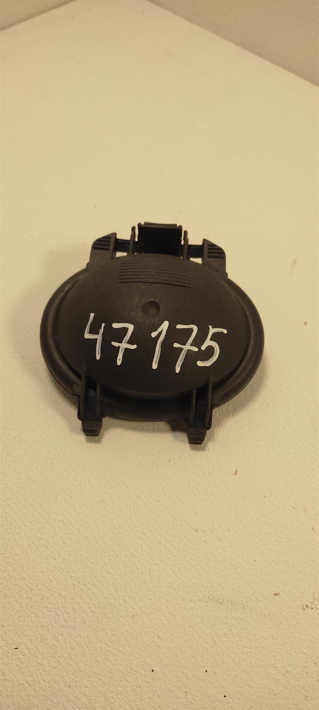 крышка фары Audi A4 B7 2006, 2.0 л., бензин, седан, 1305219099, 1305210999, 1305219068, A2038200149, . - фото №1