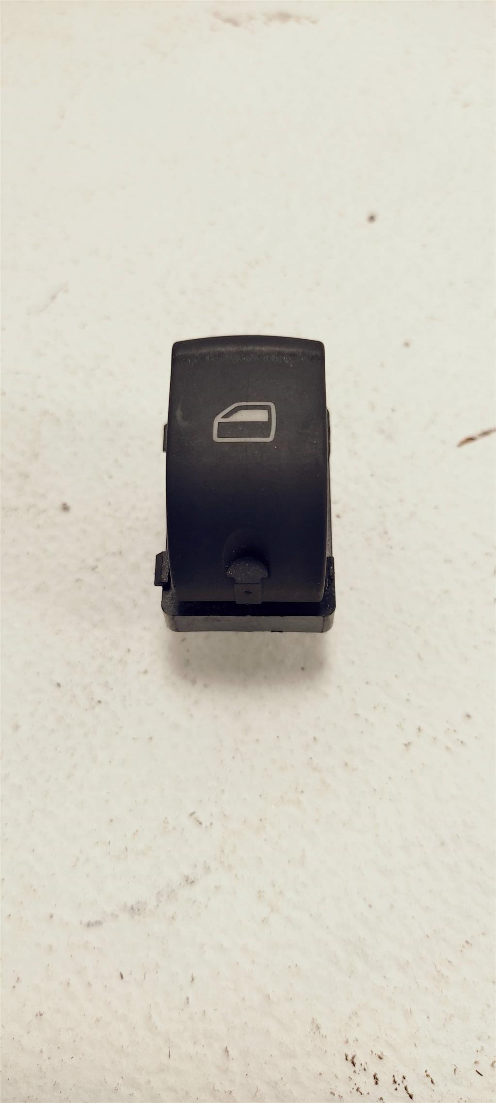 кнопка стеклоподъемника переднего правого Audi A6 4F/C6 2006, 2.0 л., TDi, дизель, седан, 4F0959855, 4F0959855A, . - фото №1