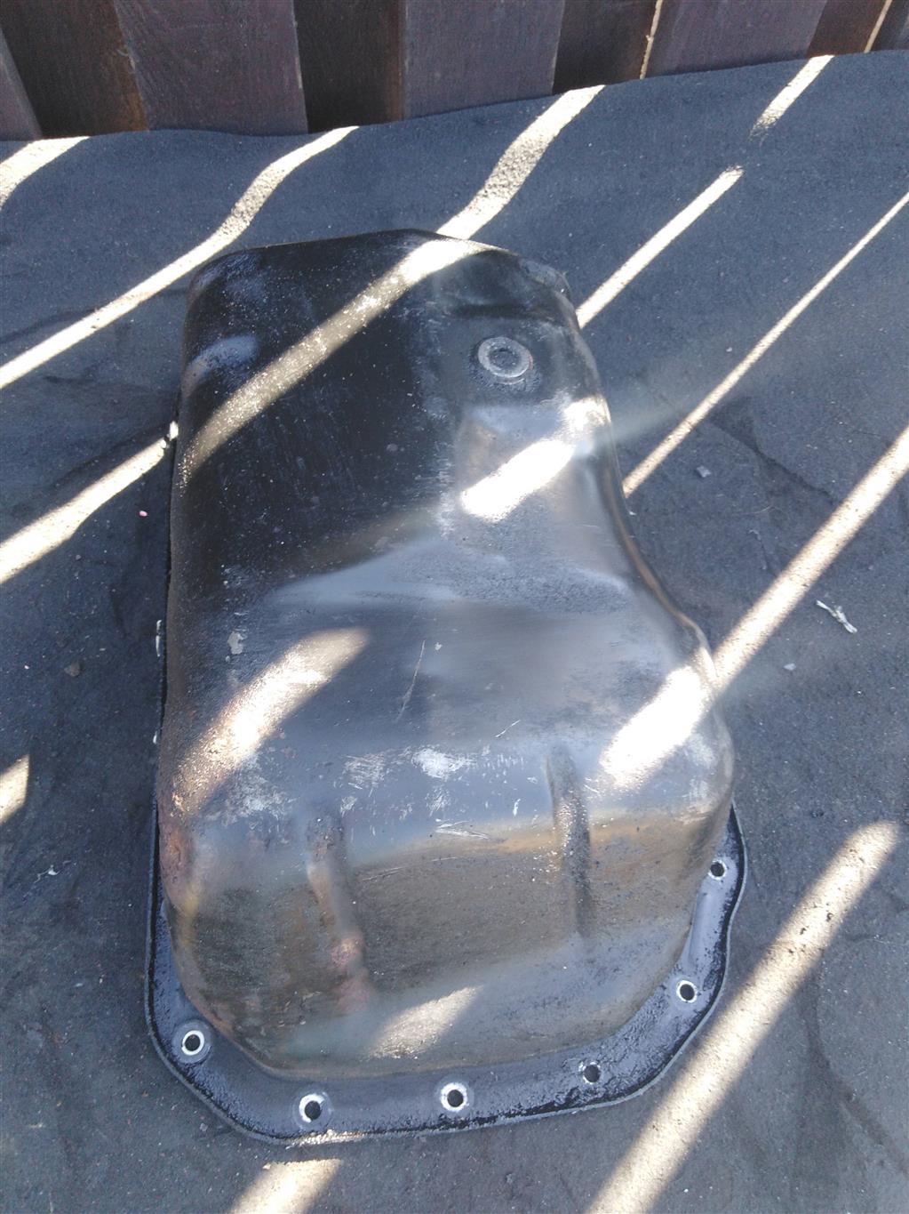 масляный поддон Volvo 460 1 поколение 1992, 1.9 л., TDi, дизель, седан, . - фото №1