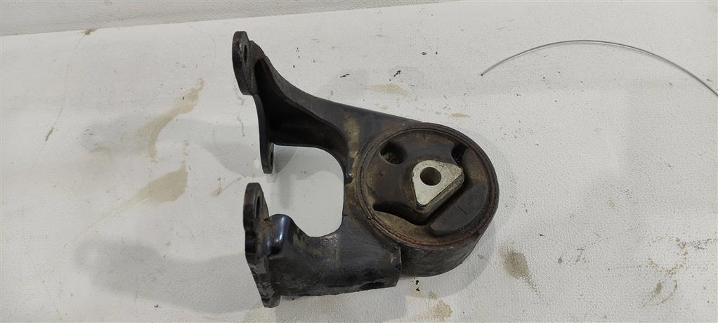 подушка крепления двигателя Opel Antara 1 поколение 2008, 3.2 л., бензин, внедорожник 5 дв., Z32SE, 97287677, . - фото №1