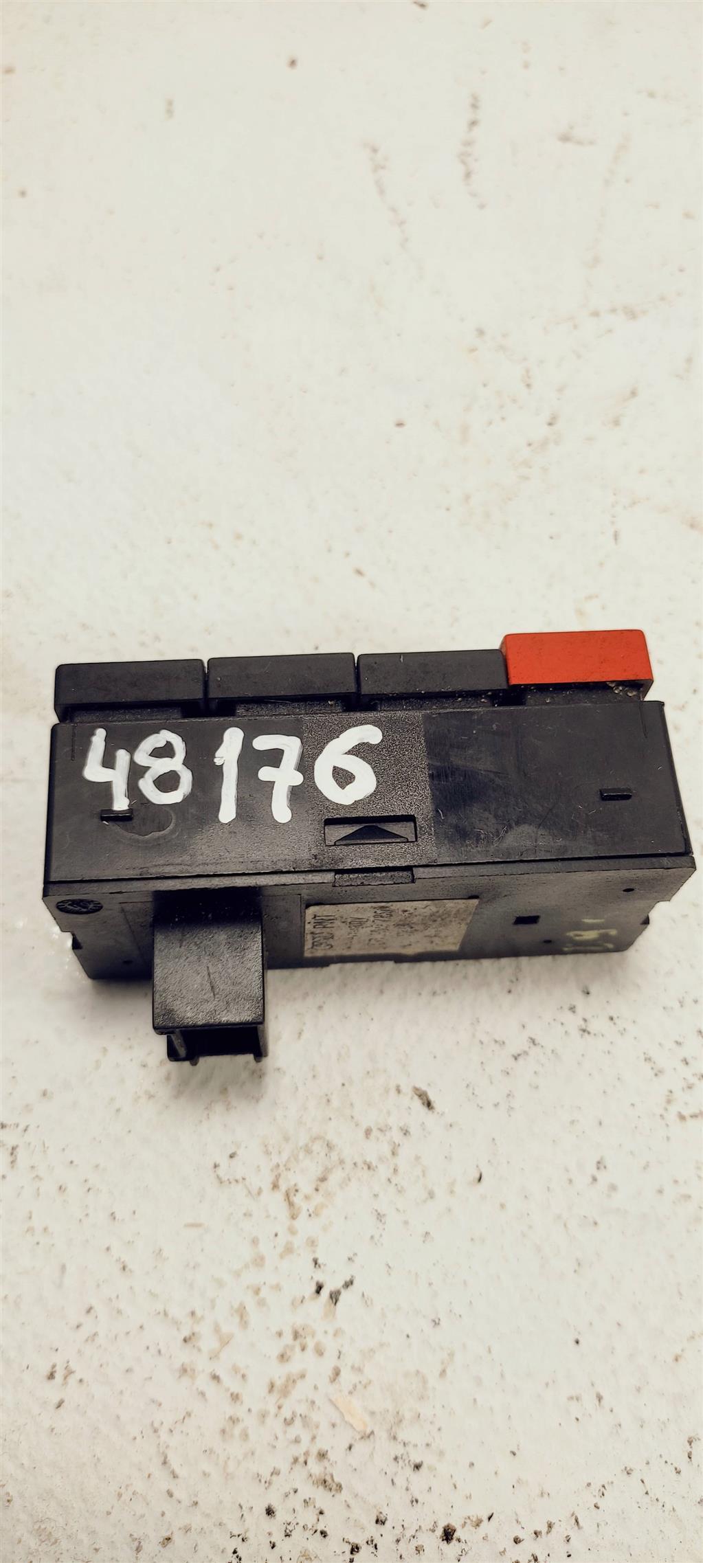 кнопка (выключатель) Audi A4 B7 2006, 1.8 л., бензин, седан, 8E0959769, . - фото №1