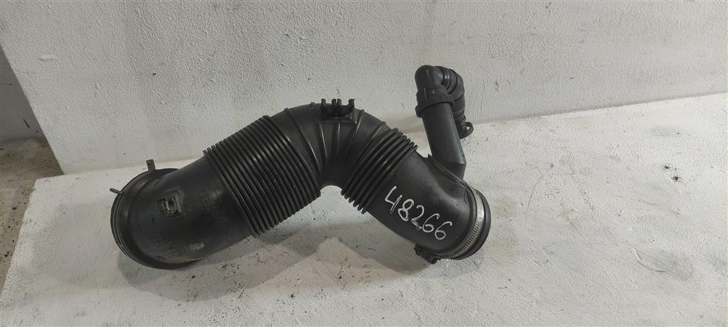 патрубок (трубопровод, шланг) Volkswagen Jetta 5 поколение 2008, 2.0 л., TDi, дизель, седан, 3C0129654P, 3C0129654AJ, BMN, CBAA, CBAB, CBDC, CBBB, CFFA, CFFB, CLCA, CFGB - фото №1